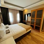 Loca Centre Hotel *
