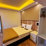 ホテル Loca Centre *