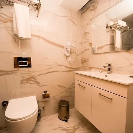 Loca Centre Отель