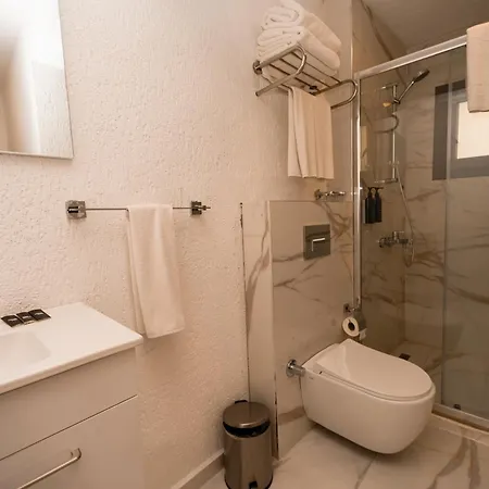 Loca Centre Hotell *