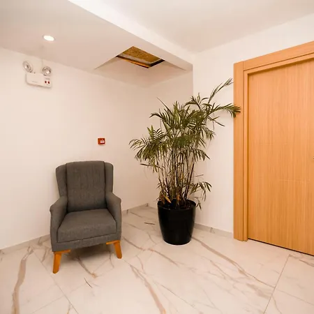 Loca Centre Отель