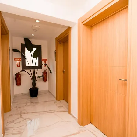 מלון Loca Centre
