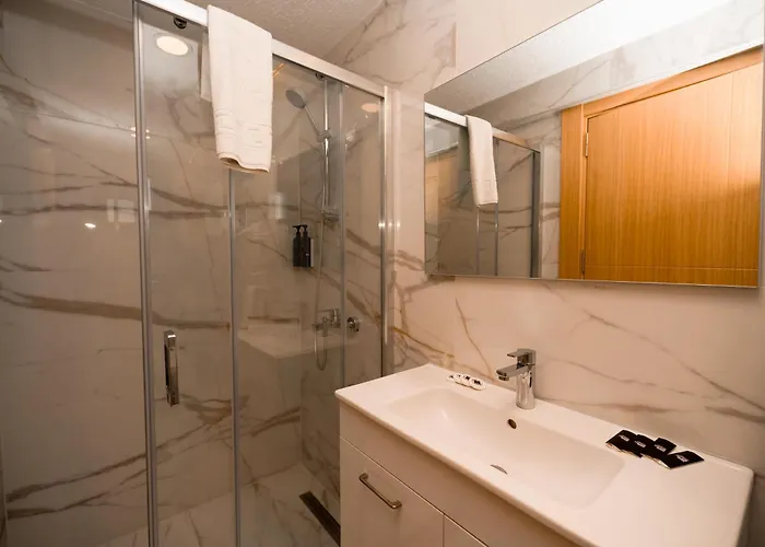Loca Centre Hotel *